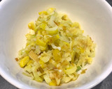 Foto del paso 4 de la receta: Quiche de gambones al pil pil con puerro y mozzarella