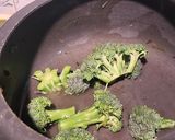 A picture of step 1 of Broccoli almond soup.