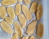 A picture of step 3 of Green banana bhajia.