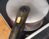 Foto del paso 2 de la receta: Judías verdes rehogadas con cebolla y jamón