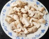 A picture of step 1 of Creamy Mushroom masala gravy.