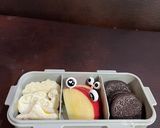 Foto langkah ke 4 dari resep Bento anak paud Roti krakter & snack.