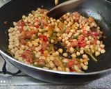 Foto del paso 2 de la receta: Garbanzos con pimientos y chistorra