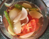 Foto del paso 3 de la receta: Caldo de picadillo con nopal