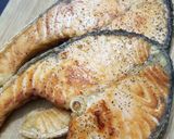 A picture of step 2 of Pan Seared Frozen Salmon.