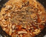 Szalonnás–gombás–vajbabos sertéstokány🥓🍄‍🟫🫘 recept fázis 6 fotója