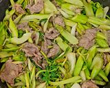 Hình bước làm 3 của món Cần tây xào thịt bò