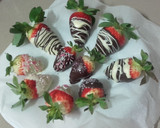 Foto del paso 2 de la receta: Postre de San Valentín bizcochito de chocolate con fruta y nata