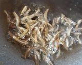 Gambar langkah 1 resipi Telur Hancur bersama Ikan Bilis Kentang.
