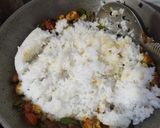 एग फ्राईड राईस (Egg fried rice recipe in marathi) रेसिपी स्टेप 5 फोटो 