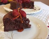 Foto del passaggio 5 della ricetta Torta al cioccolato con fragole e arance caramellate