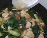 รูปขั้นตอนการทำที่ 5 ของ ราดหน้าเส้นหมี่ผัดไข่ใส่ลูกชิ้น,เห็ด,คะน้า#48