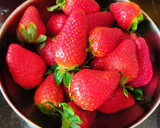 Foto del paso 1 de la receta: Fresas y naranjas con vino dulce