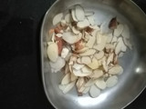 लॉकडाउन स्वीट दूध (Lockdown Sweet doodh recipe in Hindi)