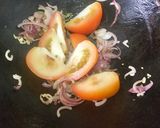 Gambar langkah 3 resipi Sambal Sardin Pecah Telur.