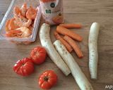 Une image de l'étape 1 de Gambas au lentilles corail, carottes, tomates et navets.