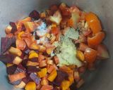 A picture of step 1 of Carrot tomato beetroot soup.