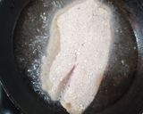 Foto del paso 3 de la receta: Pescado empanizado sin huevo