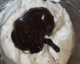 Foto langkah ke 7 dari resep Yogurt Chocolate Cake.