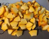 Une image de l'étape 2 de Courgette orange au céleri branche et curry.