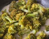 Foto del paso 2 de la receta: Brócoli con queso cremoso🥦🧀🥛🥯🍚🍱