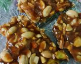 A picture of step 4 of Mixed nuts chikki.