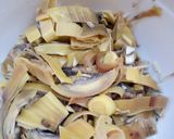 Foto langkah ke 2 dari resep Jantung pisang kuah santan.