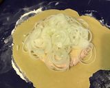 Une image de l'étape 5 de Tourte au munster, oignon, cumin et vin blanc.