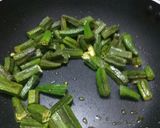 A picture of step 2 of Bhindi do pyaza.