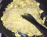 Foto langkah ke 5 dari resep Tumis Indomie Goreng.