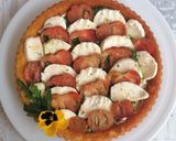 Foto del passaggio 3 della ricetta Crostata morbida con rucola, pomodori e mozzarella