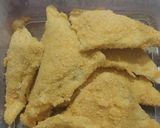 Foto langkah ke 6 dari resep Segi Tiga Roti Tawar Kari.