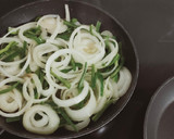 Foto del paso 1 de la receta: Chipirones encebollados