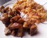 Foto del paso 7 de la receta: Cubos de berenjena en salsa y salteado de col..