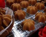Foto langkah ke 6 dari resep Bolu Sakura (bolu karamel jadul).