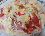 Foto del paso 2 de la receta: Pizza amb cuixot salat, dolç, salami i alcaparras amb vinagre