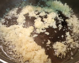 Foto del paso 3 de la receta: Merluza con almejas y gambas estilo marinera