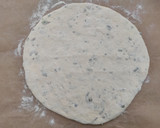 Foto del passaggio 5 della ricetta Focaccette istantanee alle erbe aromatiche