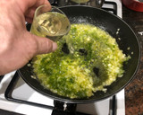 Foto del paso 4 de la receta: Supremas de bacalao y merluza en salsa con habas baby