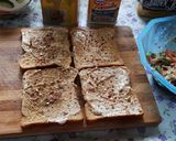 A picture of step 5 of Garlic Brown Bread mix vegetables cheese mini bread pizza.