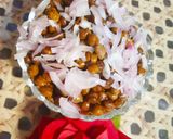 A picture of step 3 of Pyazi Kala Chana.