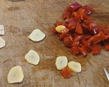 Foto del paso 1 de la receta: Ensaladilla con Calamar, infusión Marina y Piquillos al Ajillo