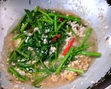 รูปขั้นตอนการทำที่ 4 ของ หมูสับผัดผักบุ้งราดหน้าข้าว