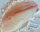Hình bước làm 2 của món Phi Lê Cá Tráp Đầu Vàng (Dorade Royal) Áo Bột Chiên Giòn