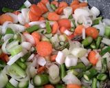 Foto del paso 1 de la receta: Couscous con verduras y salchichas