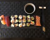 Foto del paso 8 de la receta: Cómo hacer Sushi de atún y salmón desde cero: Maki, Temaki y Nigiri