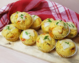 Foto del paso 5 de la receta: Magdalenas de cúrcuma con chorizo y cebollino