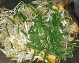 Foto langkah ke 3 dari resep Tumis Tauge Tahu Kuning.