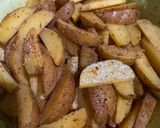 Foto langkah ke 2 dari resep Potato wedges (frozen).