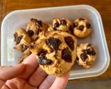 Foto del paso 3 de la receta: Mini galletitas de pasta de maní y harina de garbanzos